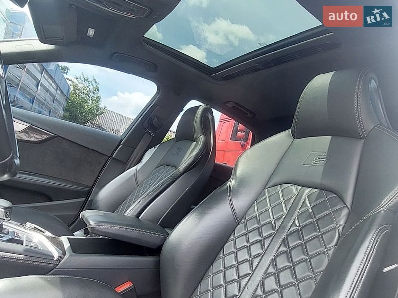 Седан Audi S4 2018 в Ровно