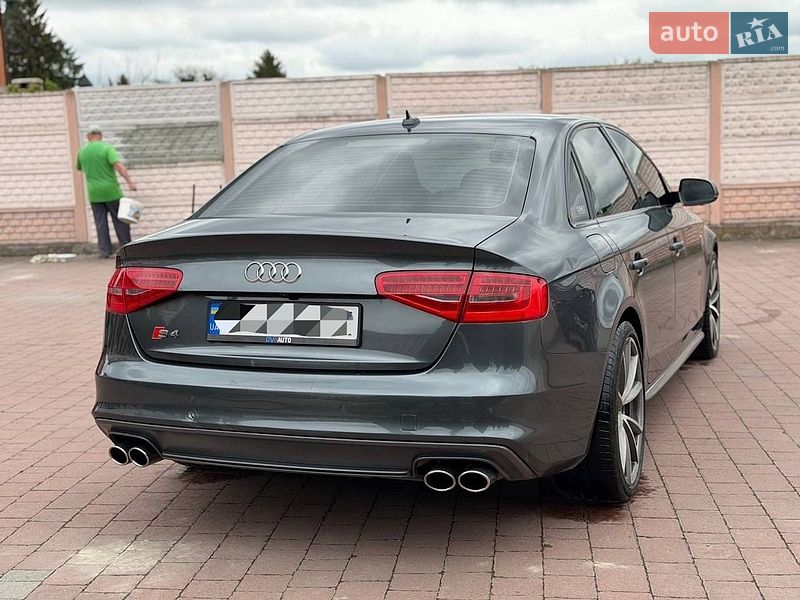 Седан Audi S4 2014 в Львове
