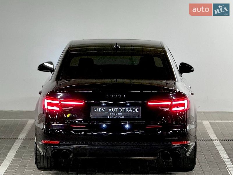 Седан Audi S4 2018 в Киеве