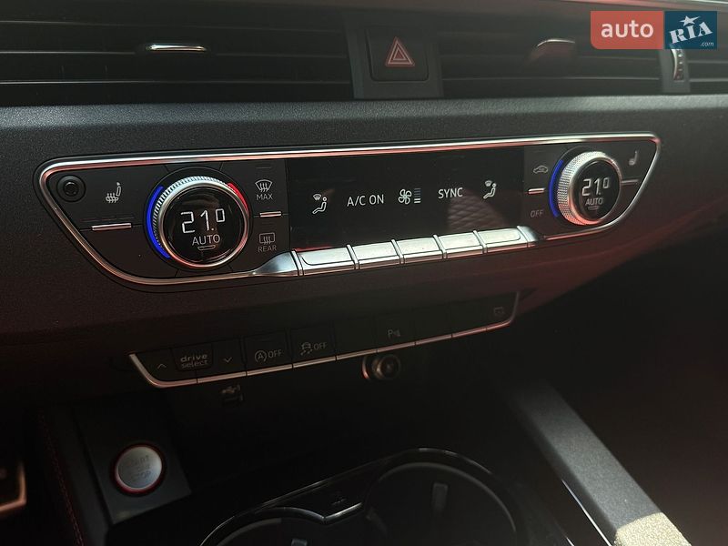 Седан Audi S4 2020 в Полтаве