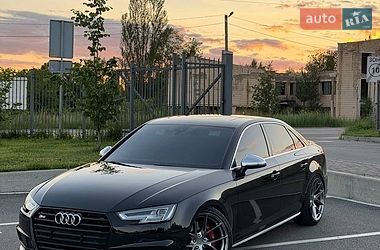 Седан Audi S4 2017 в Ирпене