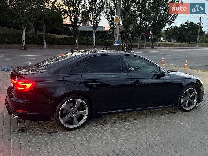 Седан Audi S4 2018 в Кривому Розі
