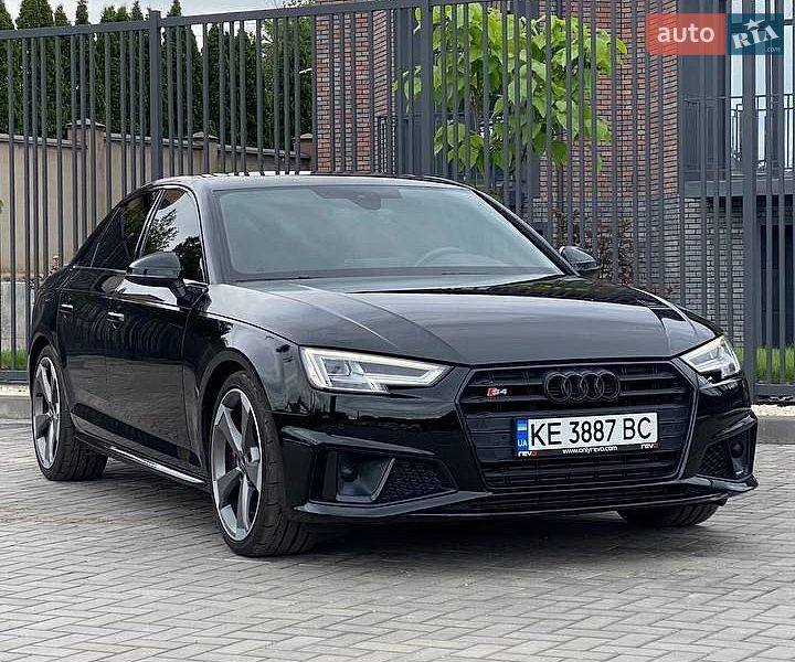 Седан Audi S4 2018 в Кривому Розі