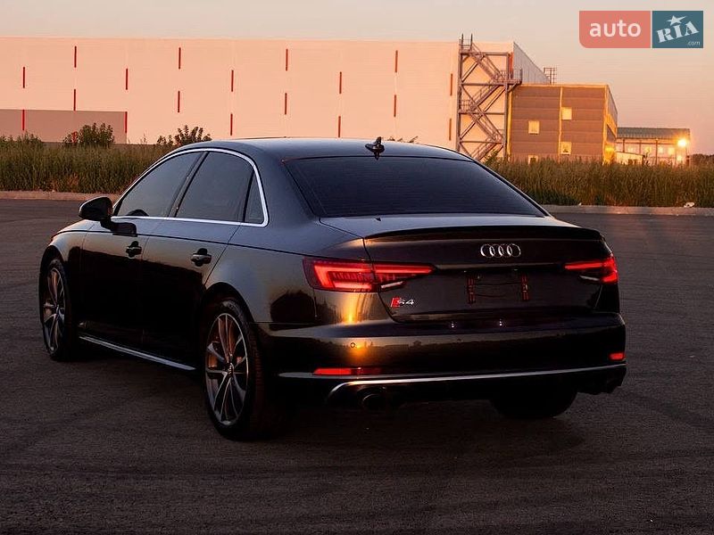 Седан Audi S4 2017 в Виннице