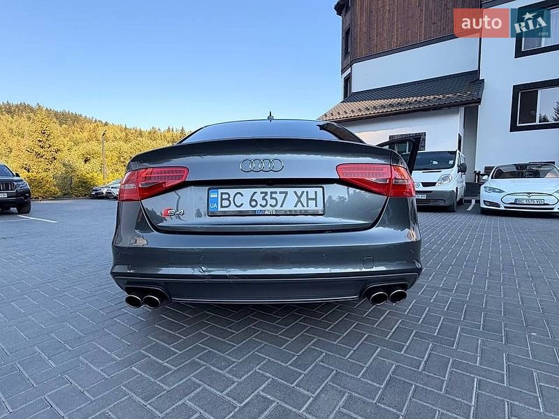Седан Audi S4 2014 в Львові