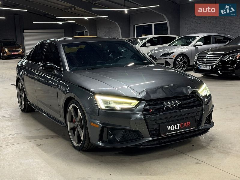 Седан Audi S4 2019 в Владимире