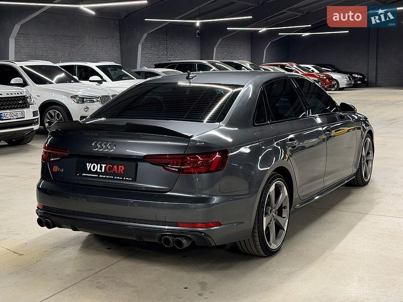 Седан Audi S4 2019 в Владимире