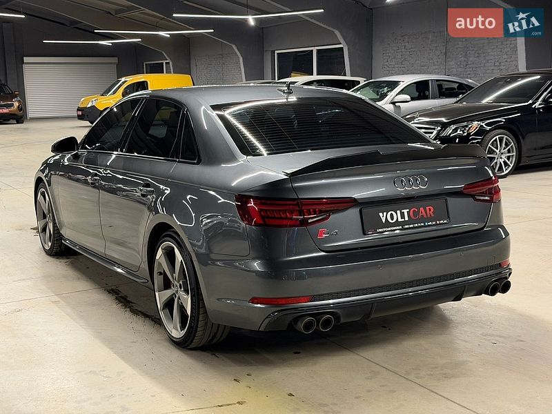 Седан Audi S4 2019 в Владимире