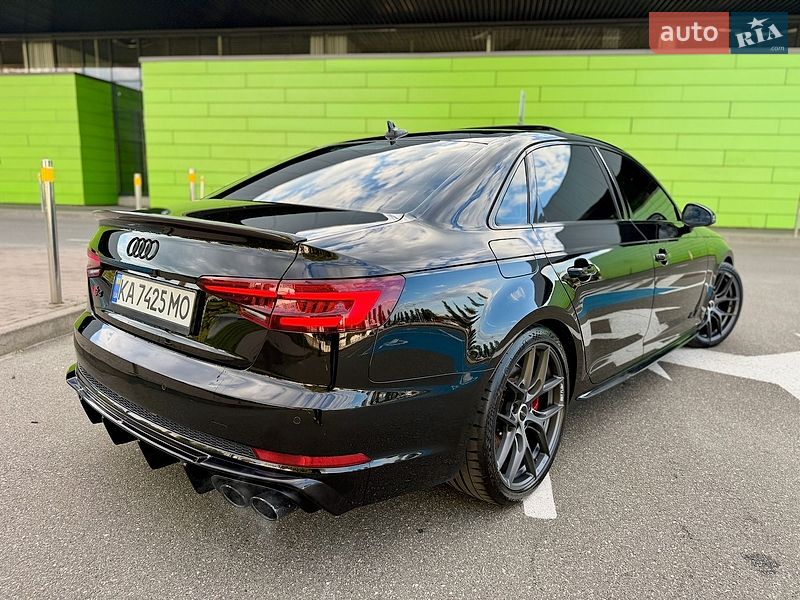 Седан Audi S4 2018 в Києві