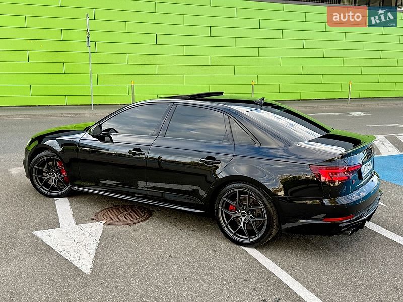 Седан Audi S4 2018 в Києві
