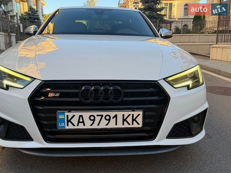 Седан Audi S4 2016 в Киеве