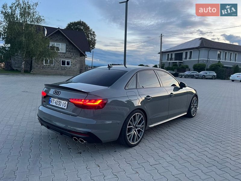 Седан Audi S4 2022 в Ивано-Франковске