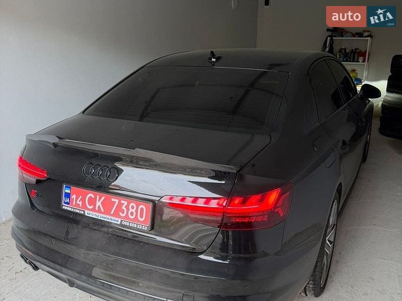 Седан Audi S4 2023 в Тернополі