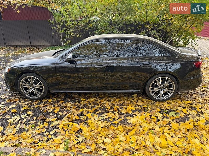 Седан Audi S4 2023 в Тернополі