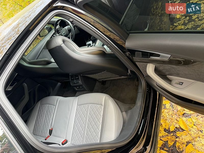 Седан Audi S4 2023 в Тернополі