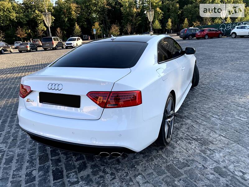 Купе Audi S5 2015 в Киеве