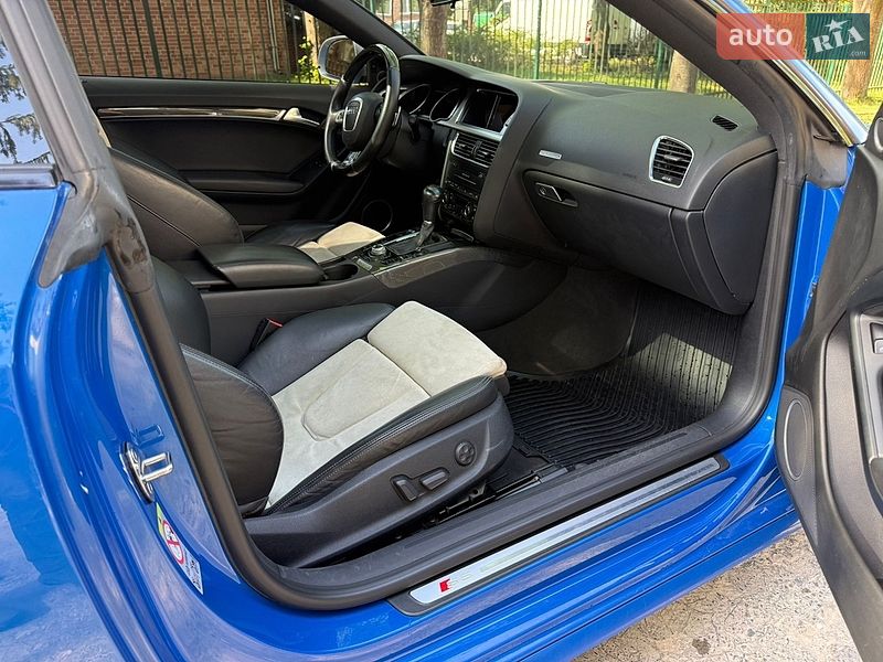 Купе Audi S5 2009 в Львові
