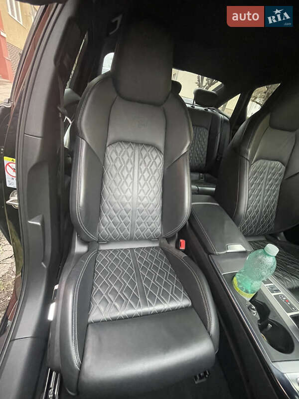 Седан Audi S6 2019 в Мукачево