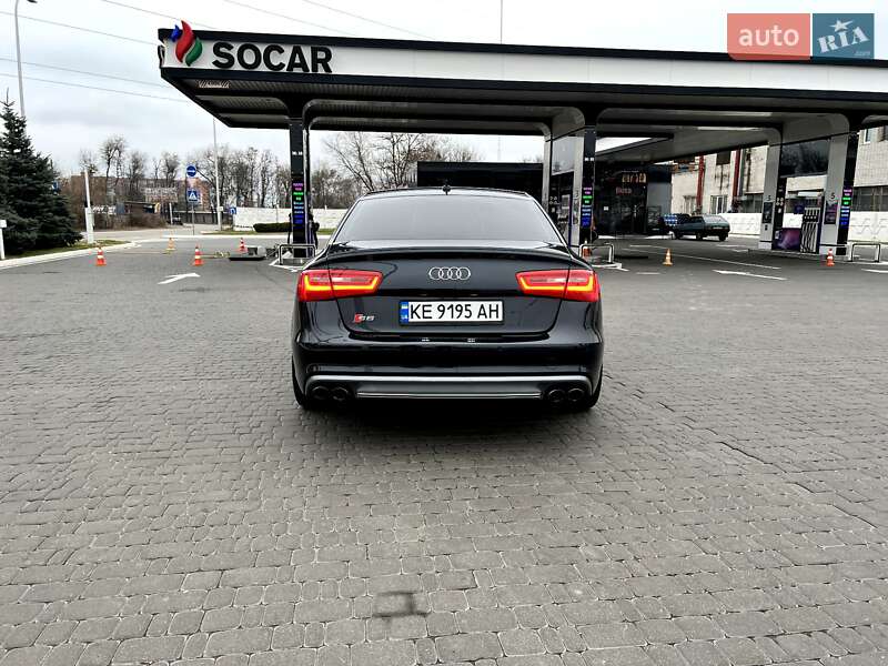 Седан Audi S6 2014 в Дніпрі