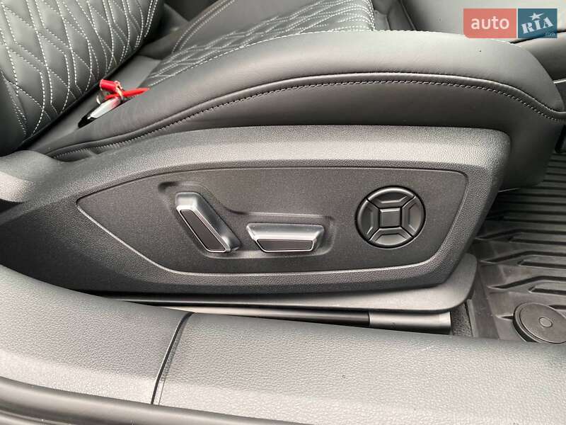Седан Audi S6 2023 в Львові