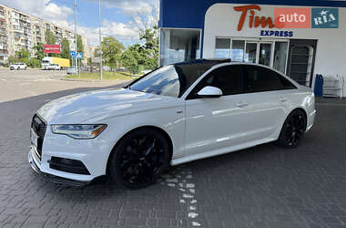 Седан Audi S6 2015 в 