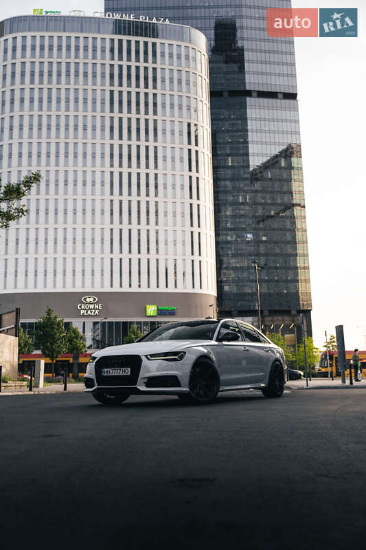 Седан Audi S6 2015 в Овидиополе
