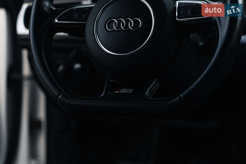 Седан Audi S6 2015 в Овидиополе