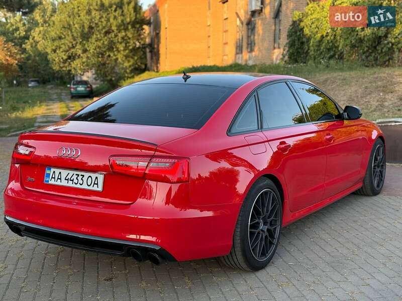 Седан Audi S6 2012 в Білогородці