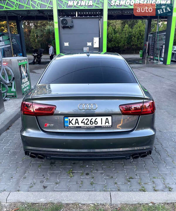 Седан Audi S6 2016 в Иршаве