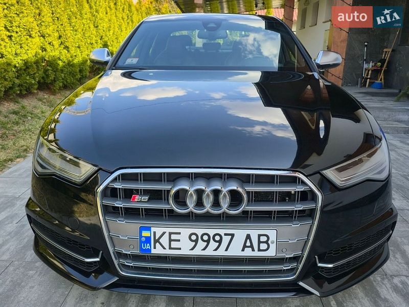 Седан Audi S6 2015 в Львове