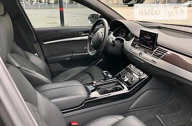 Седан Audi S8 2017 в 