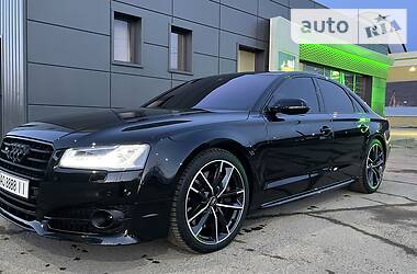 Седан Audi S8 2015 в Виноградові