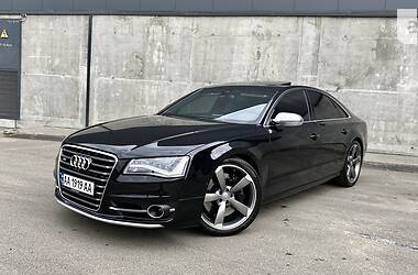Седан Audi S8 2013 в 
