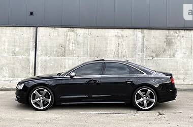 Седан Audi S8 2013 в 
