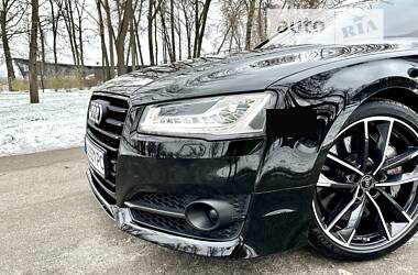Седан Audi S8 2016 в 