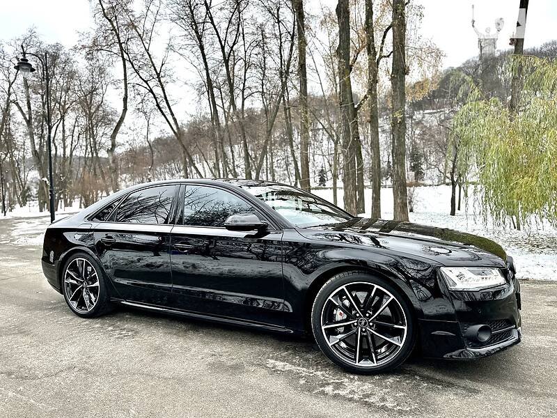 Седан Audi S8 2016 в Киеве фото 10 Седан Audi S8 2016 в Киеве