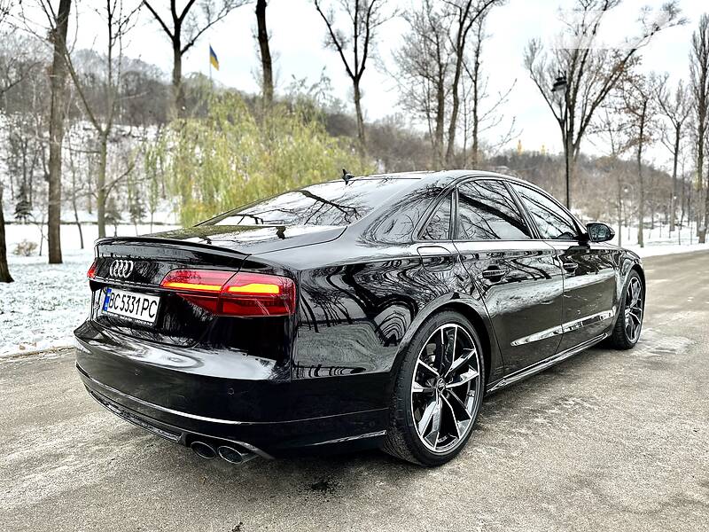 Седан Audi S8 2016 в Киеве фото 25 Седан Audi S8 2016 в Киеве