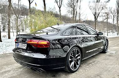 Седан Audi S8 2016 в 
