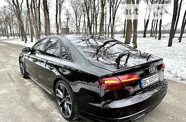 Седан Audi S8 2016 в 