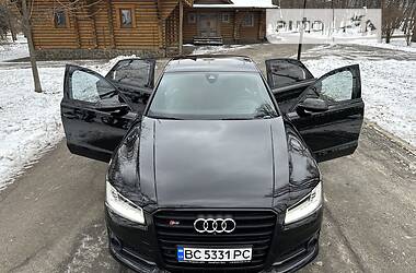 Седан Audi S8 2016 в 