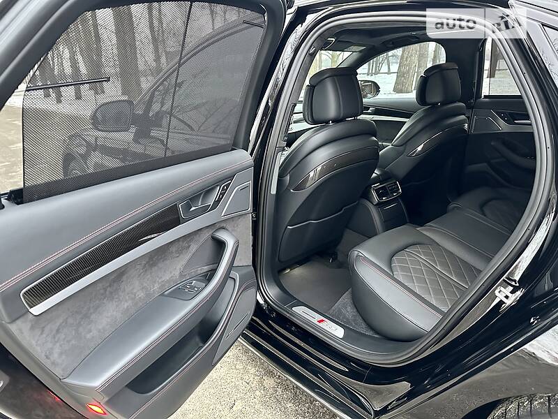 Седан Audi S8 2016 в Киеве фото 65 Седан Audi S8 2016 в Киеве