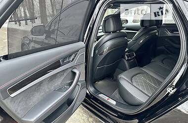 Седан Audi S8 2016 в 