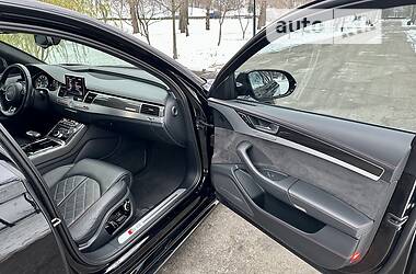 Седан Audi S8 2016 в 