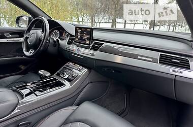 Седан Audi S8 2016 в 