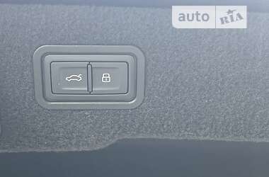 Седан Audi S8 2021 в 