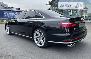 Седан Audi S8 2021 в 
