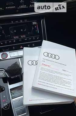 Седан Audi S8 2021 в 