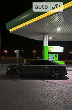 Седан Audi S8 2016 в 