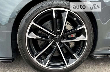 Седан Audi S8 2016 в 