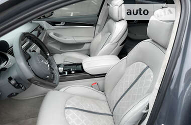 Седан Audi S8 2016 в 